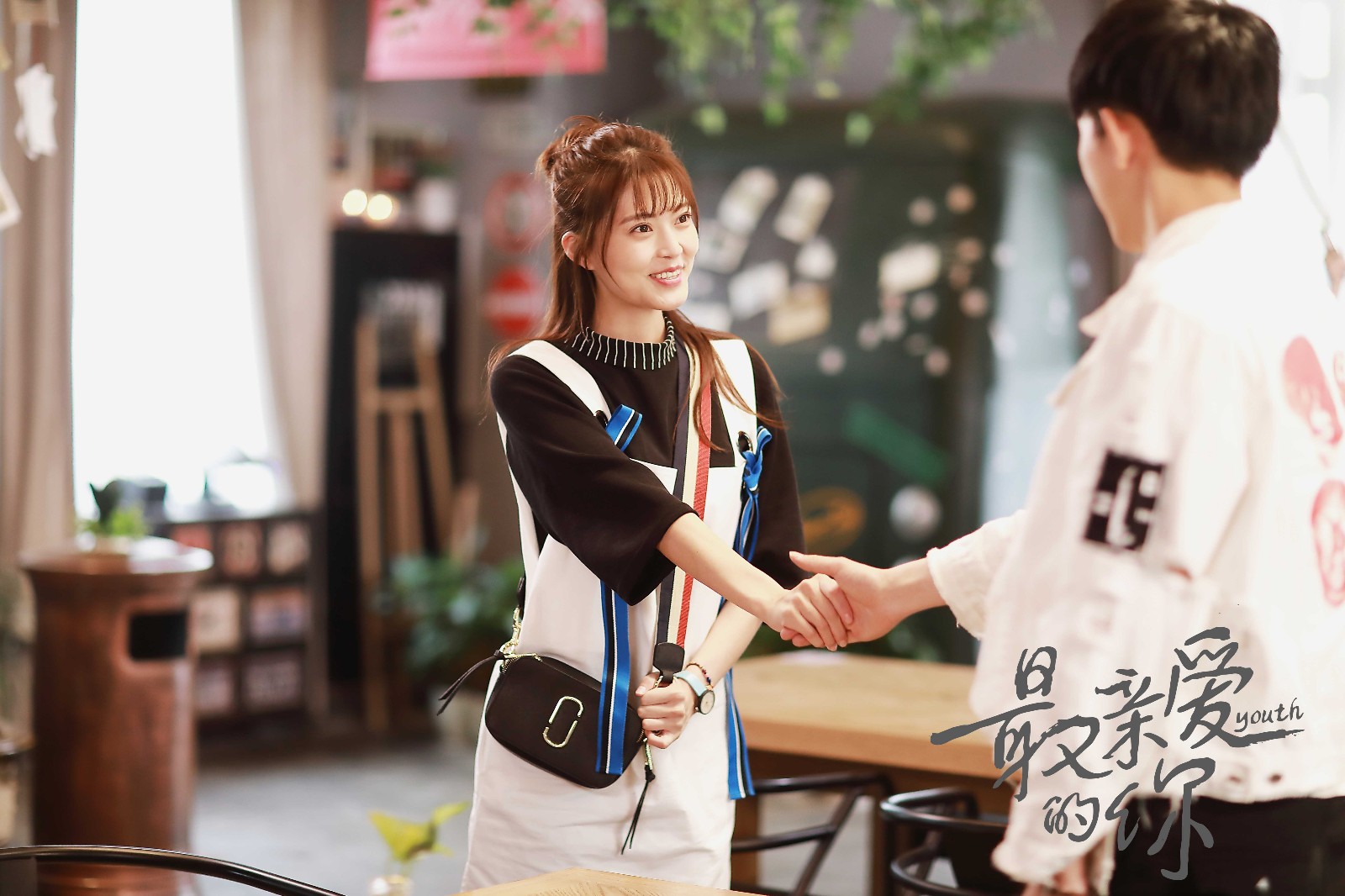 王妍之《最亲爱的你》热播 维他命少女"佛光普照"霸气护友