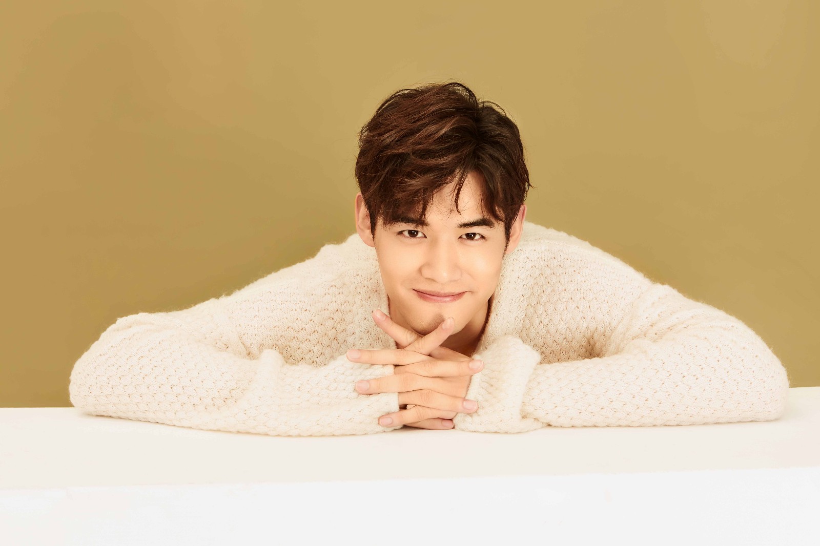 刘冬沁曝光"男友系"写真 时尚有型尽展暖男魅力