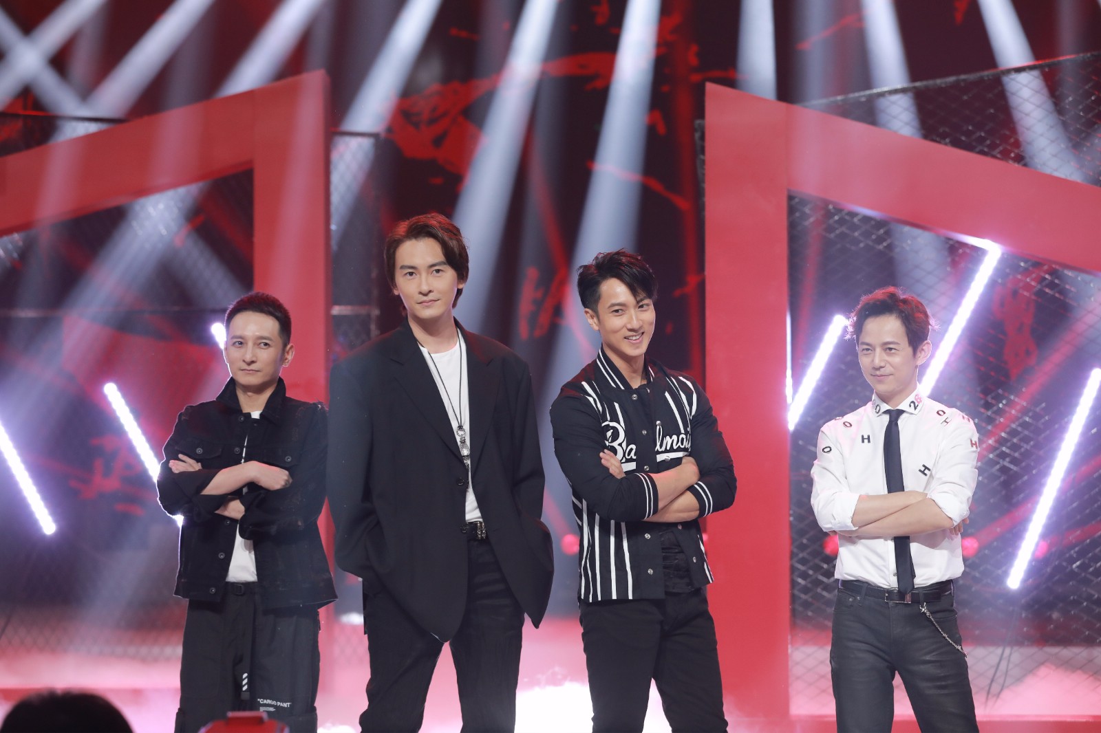 《快乐大本营》郑元畅成"游戏黑洞" 吃夜宵大长腿难进小车门