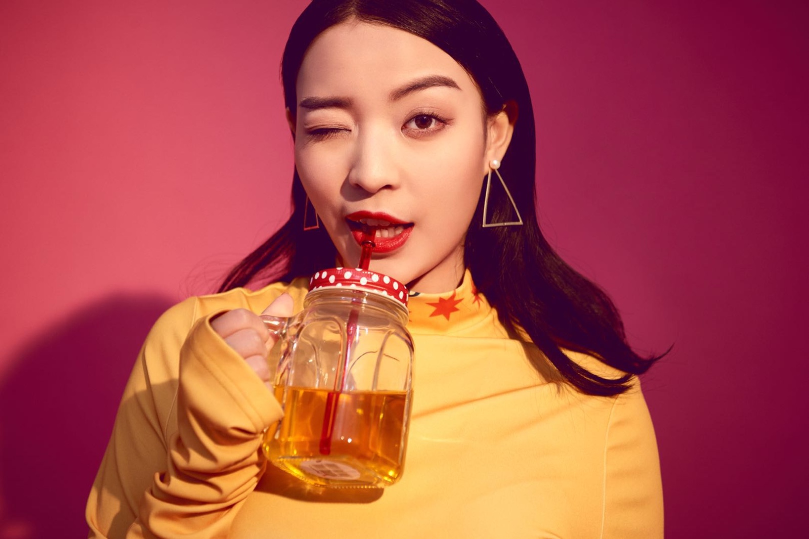 多面时尚!vava写真风格百变张弛有度