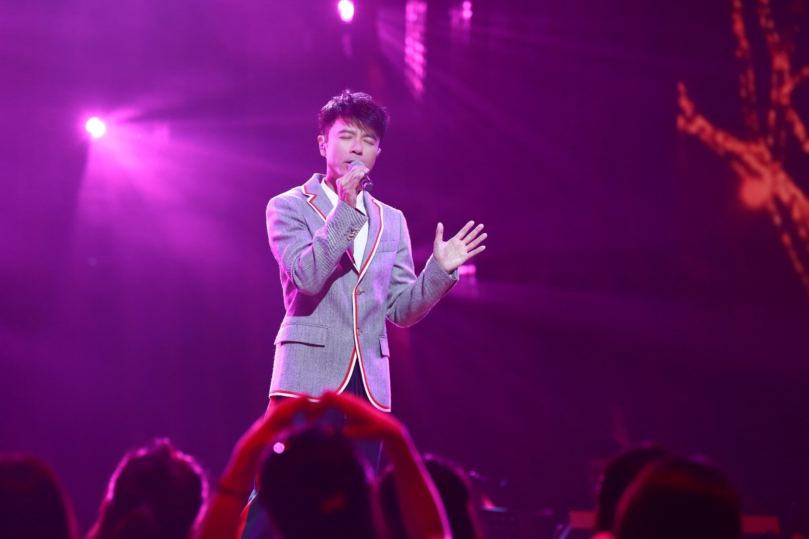 李克勤金曲捞展唱功薛之谦是克勤大哥唱红了丑八怪