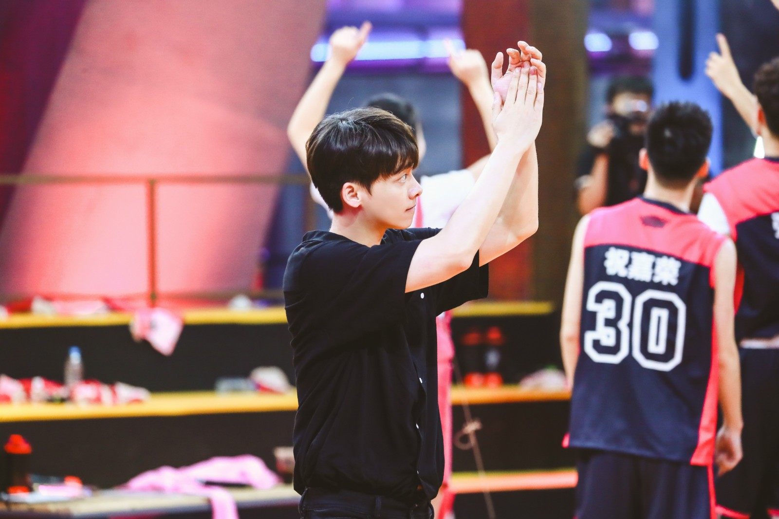 李易峰《这就是灌篮》三分绝杀 喜提外号"李大腿"