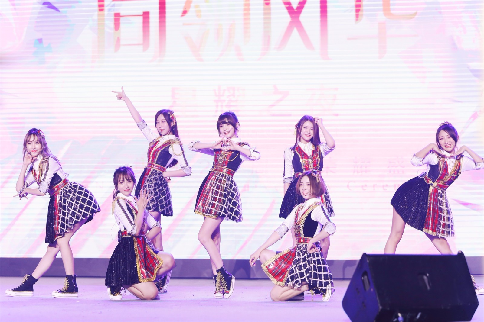SING女团空降盛典现场 青春活力闪耀全场