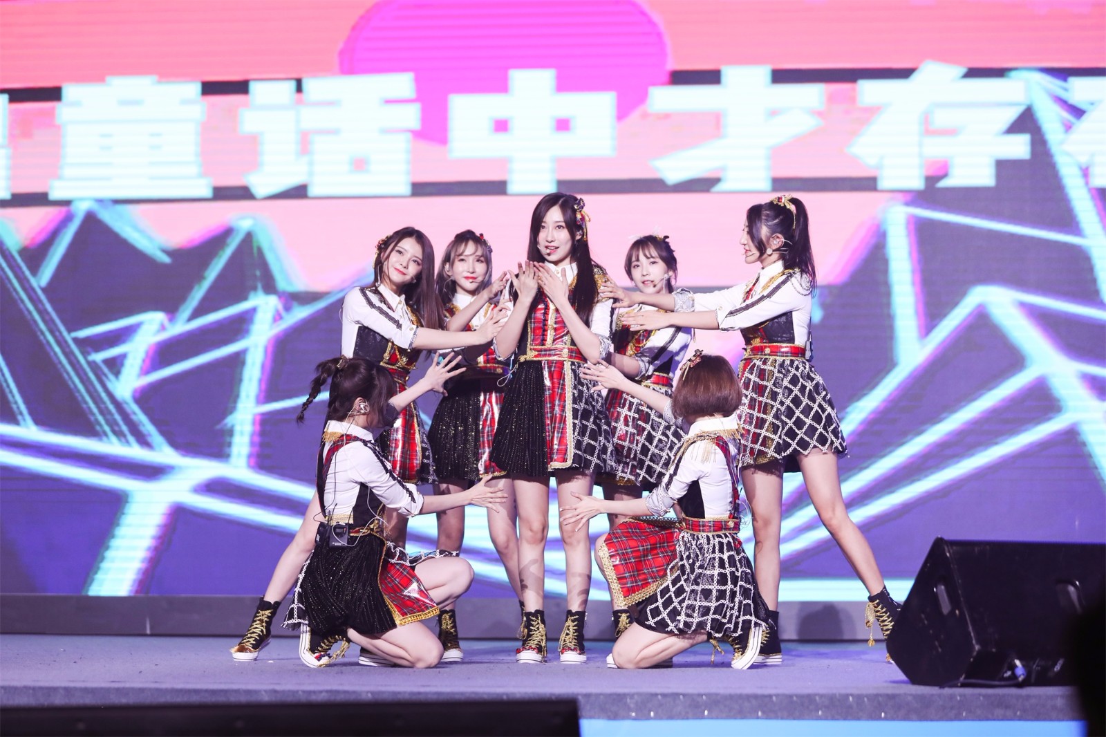 SING女团空降盛典现场 青春活力闪耀全场
