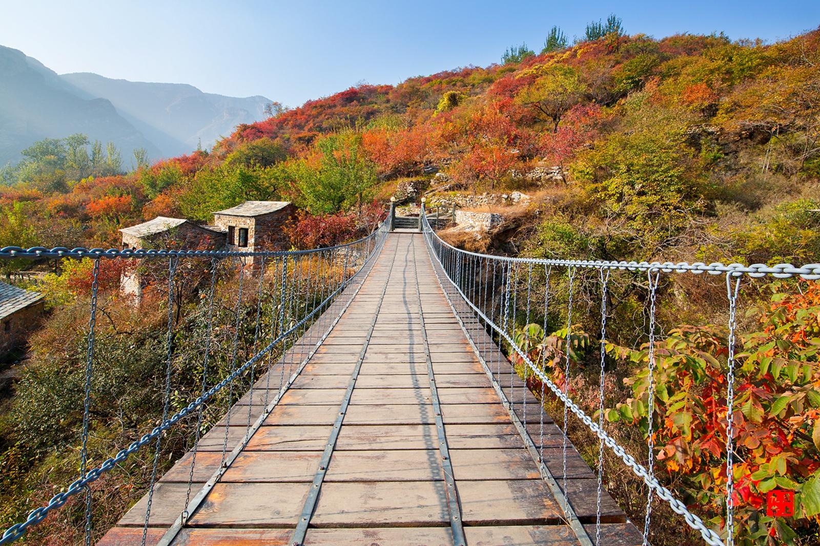坡峰岭是一个住在唐诗宋词里赏红叶的地方
