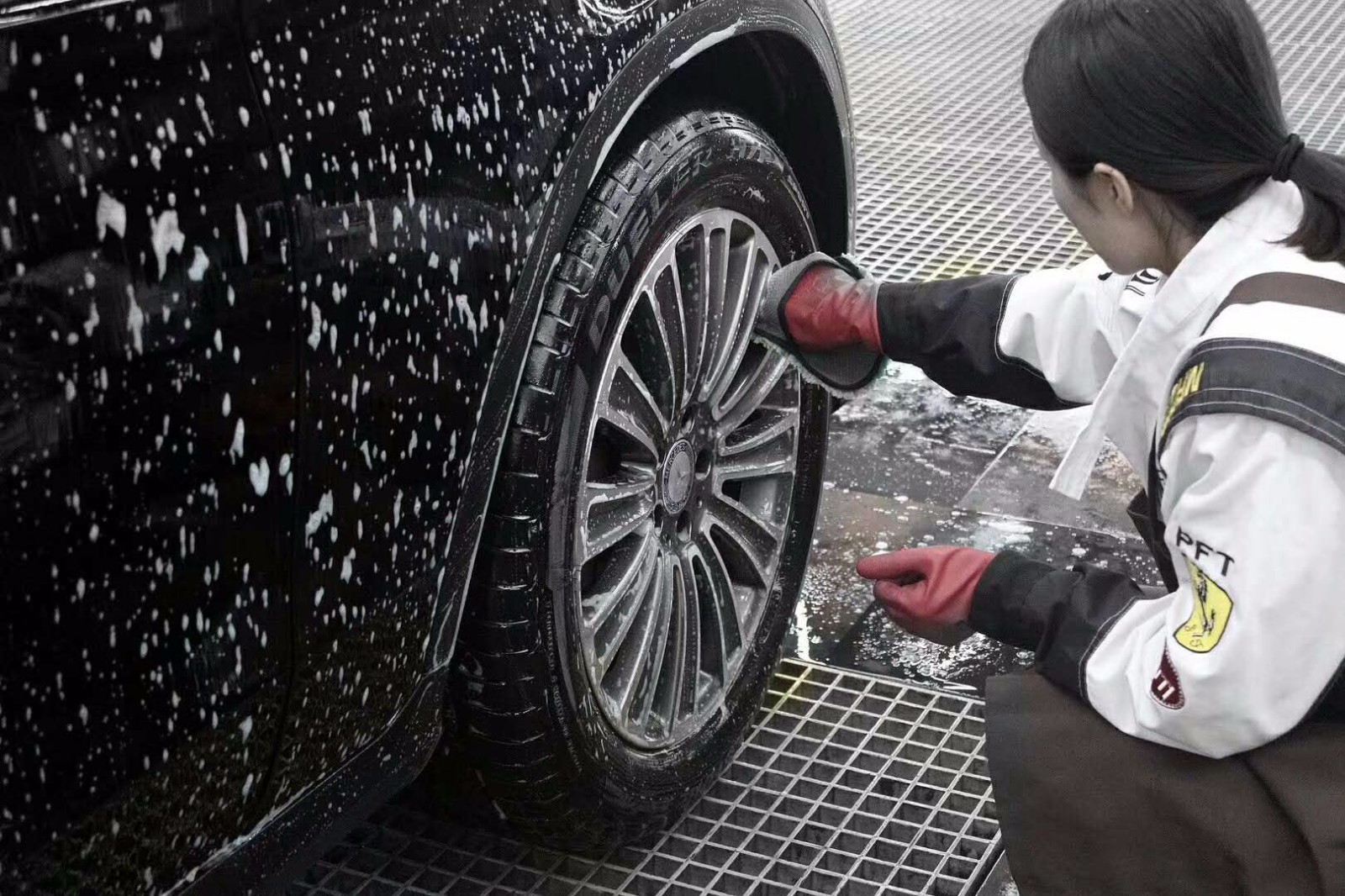 自己洗车vs普通洗车vs欧式精洗车,到底哪个伤车-新浪汽车