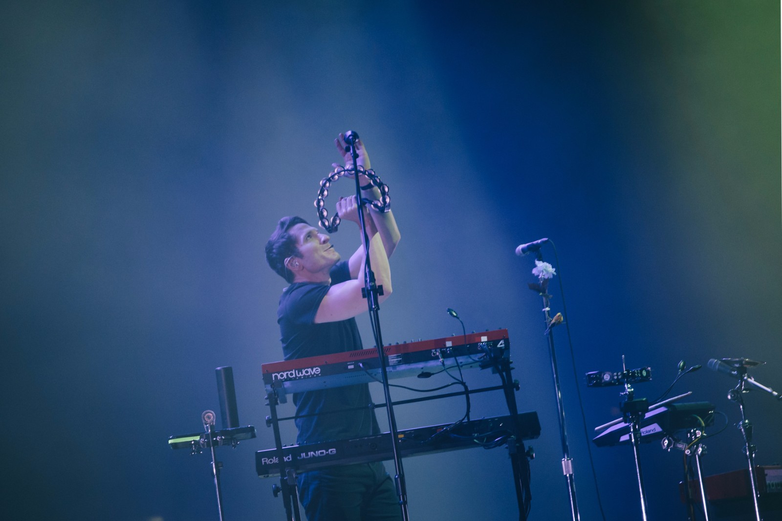 owlcity巡演北京站举行 adamyoung打造梦幻星空