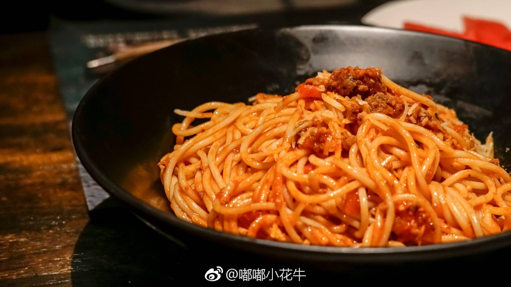 美食博主  推荐重庆路万达的食间牛排:春季推出时令蔬菜