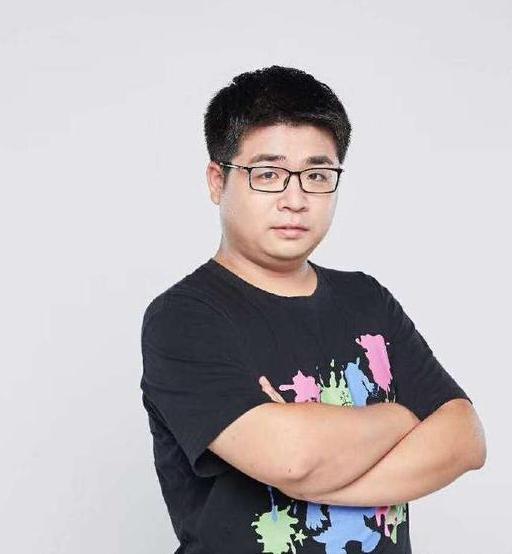 张宇识出生于1988年,毕业于北京大学,是北大微电子学博士,张宇识还是