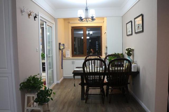 的飘窗放两个小蒲团还是不错的,休闲喝茶,家里又多了一个娱乐小天地!