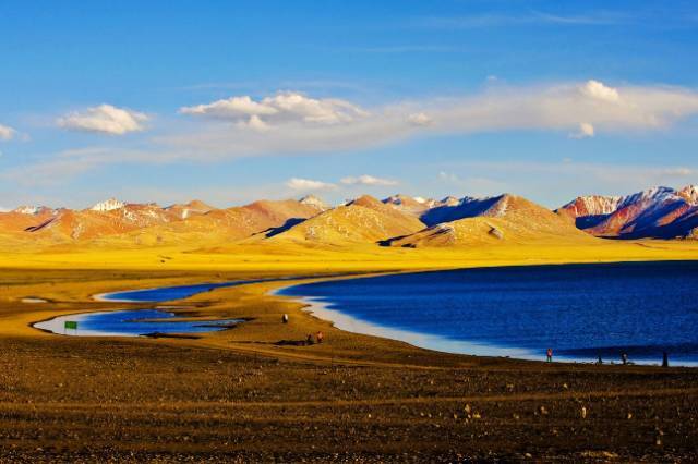 羊湖和纳木错,哪个更值得一去?