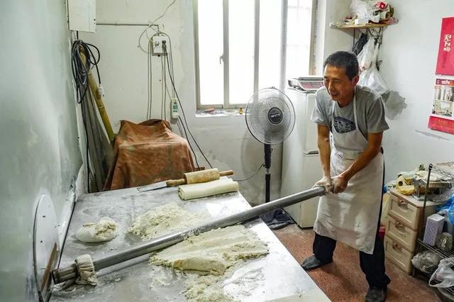 次坞打面制作老一辈代代相传的手艺是记忆里的味道是指间的艺术,舌尖