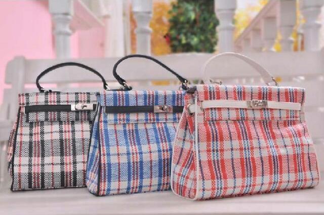 你是要lv的红白蓝,还是longchamp的饺子包?