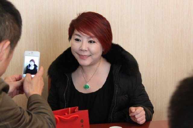 赵本山最惨的女徒弟,被骗财骗色,儿子生父是个谜,43岁仍单身|衡越|赵