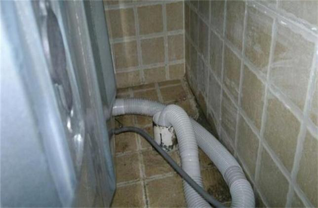 看到邻居家的洗衣机下水,终于知道自己家的为何会返水了