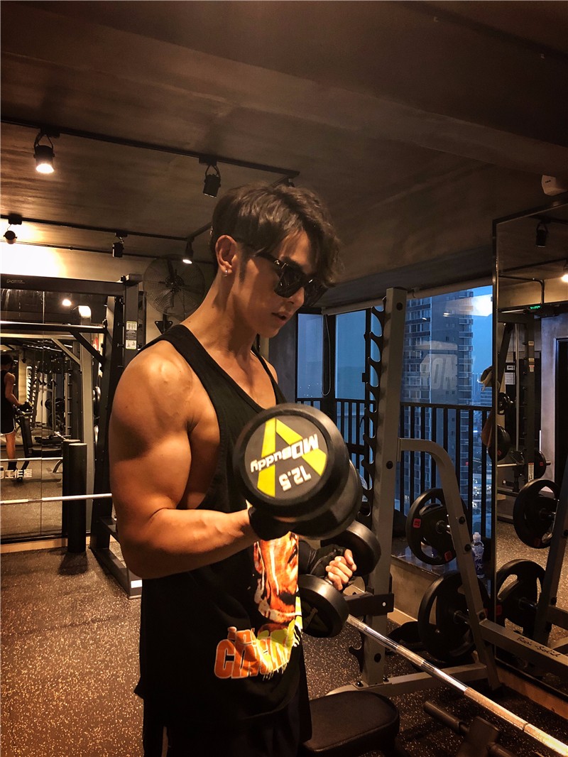 汪东城新剧热拍高强度健身 花式睡姿引围观获点赞