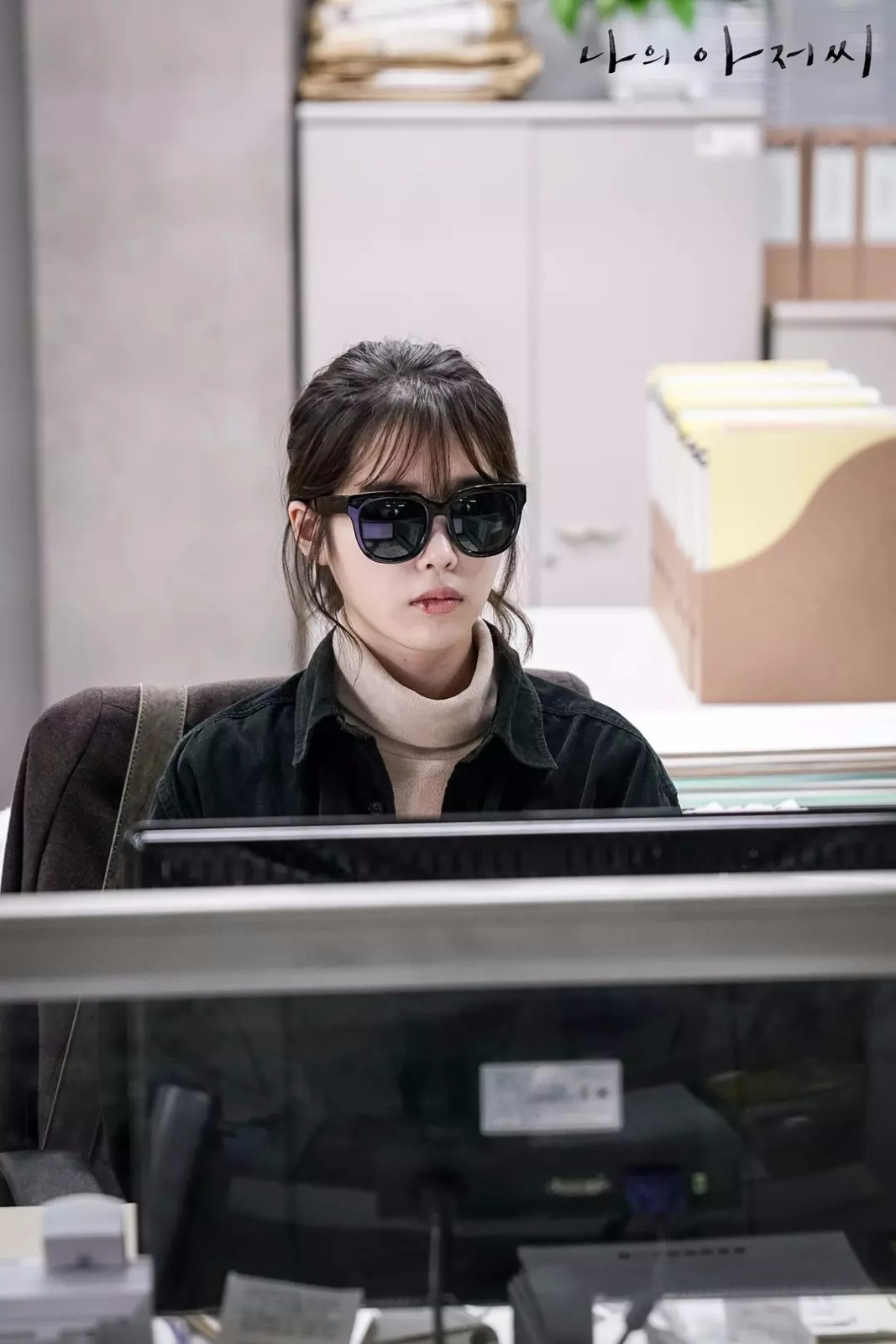 【iu】李智恩新剧《我的大叔》,笑容还是那么可爱!