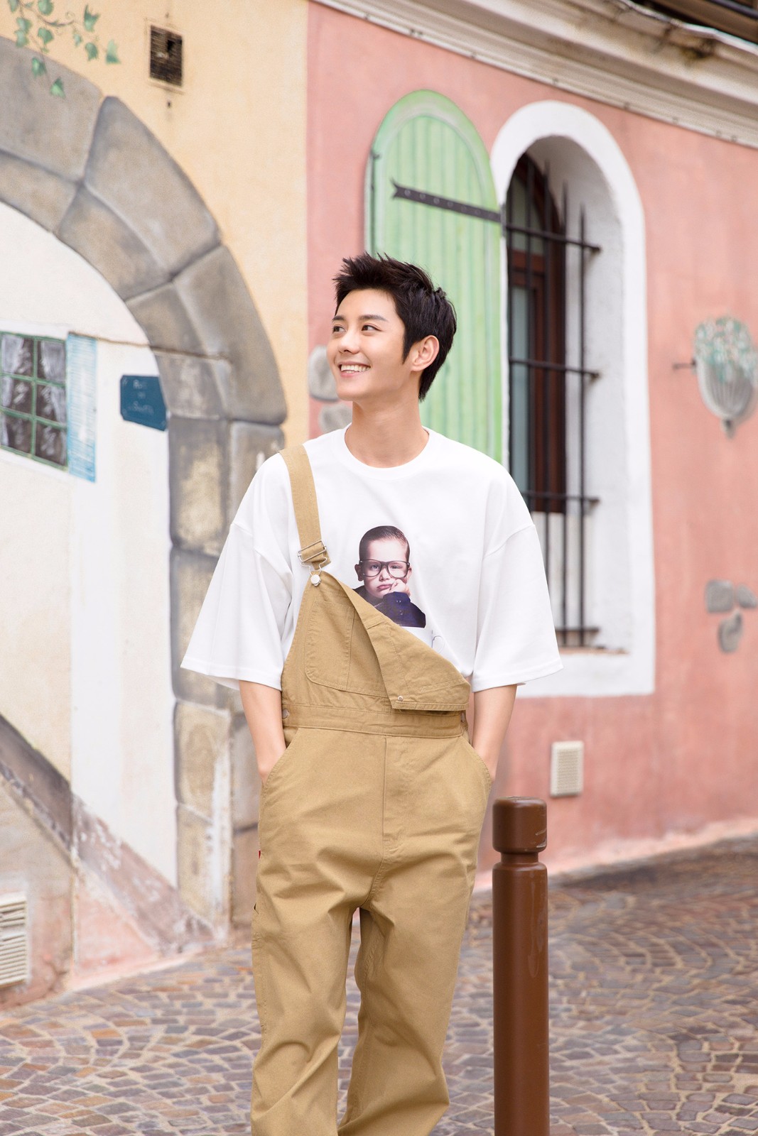 蓝博"初恋系男友"上线 青春活力写真曝光