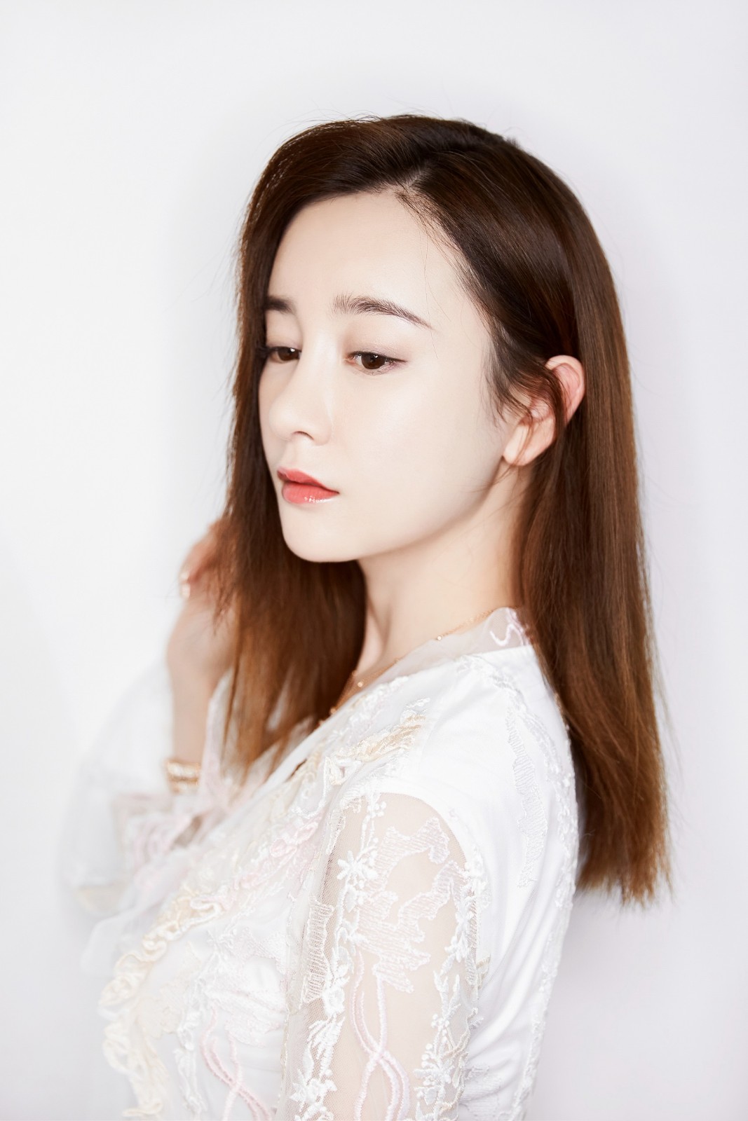 张檬演绎纯净之美 尽显曼妙身姿