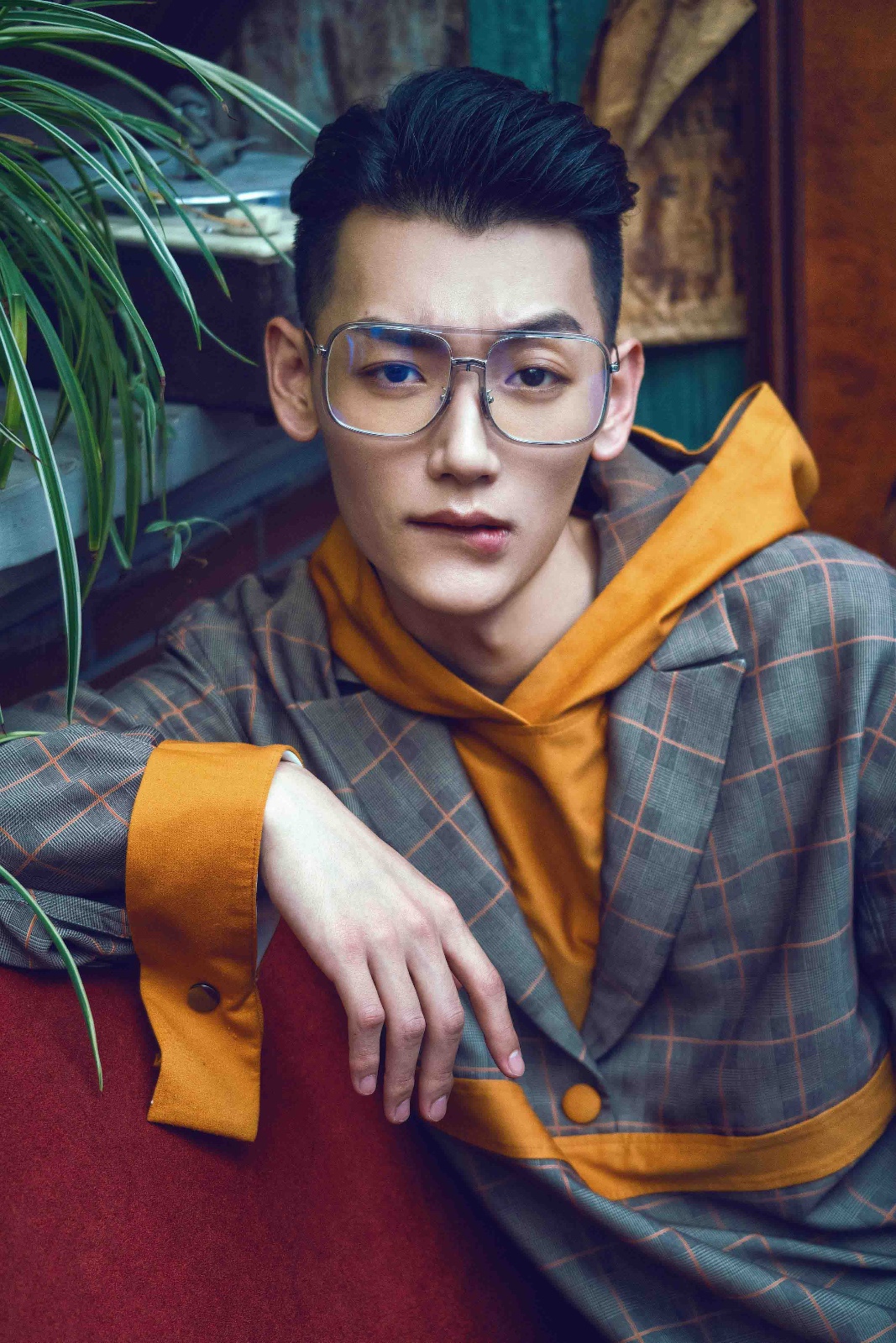 郝帅时尚写真曝光 眼神深邃撩力十足