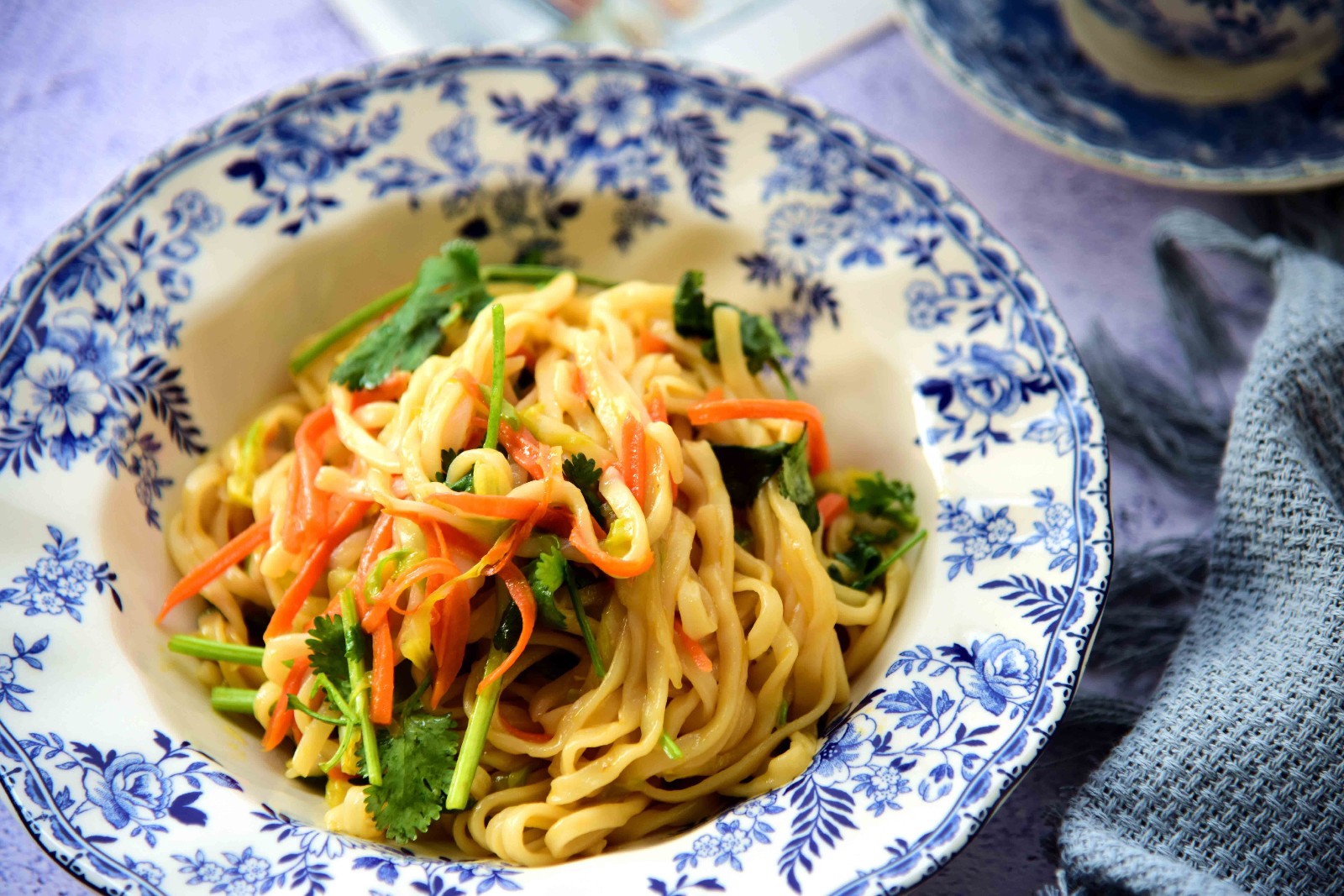 招待朋友只用一盘面,朋友却没翻脸,这盘面究竟多好吃