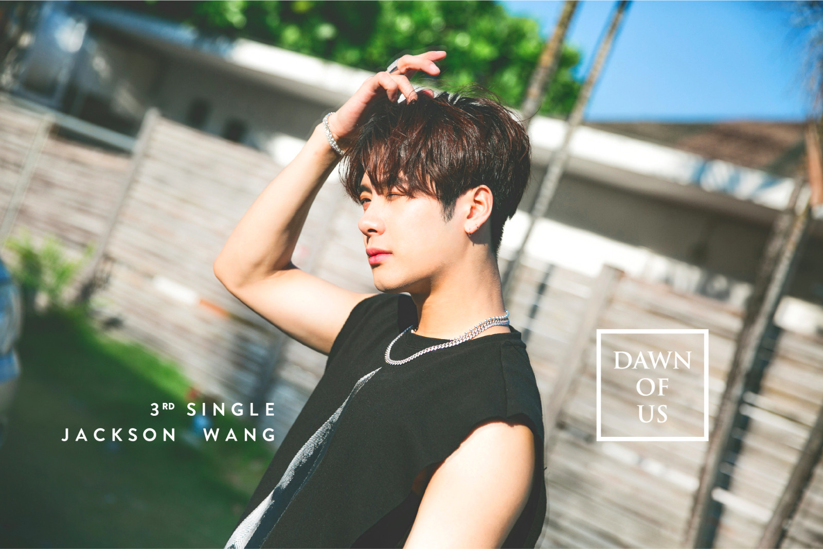 王嘉尔新歌成绩斐然,曙光大片展开新征途