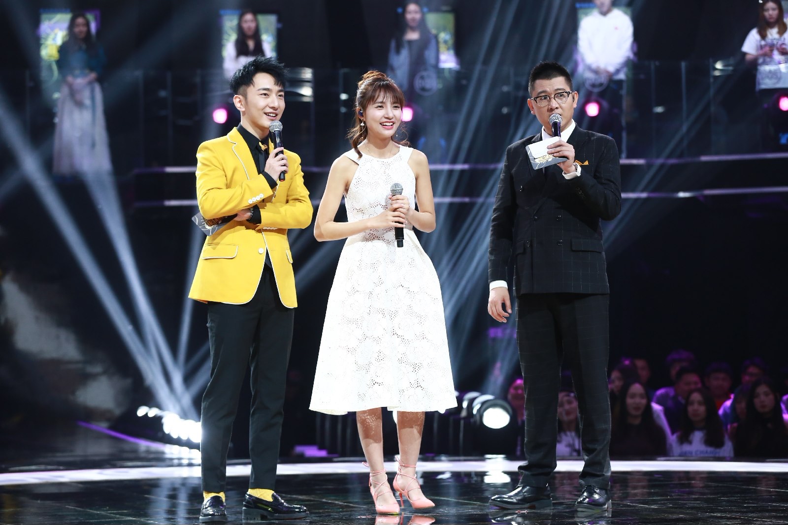 今晚《嗨,唱起来!》"百人合唱""女版薛之谦"遭沈南深情表白