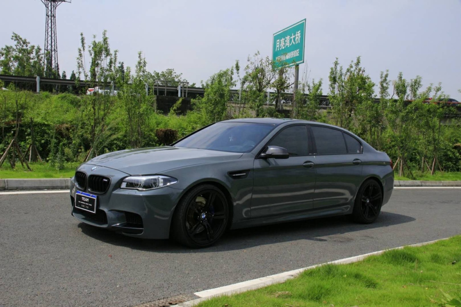 宝马汽车改色高亮水泥灰施工欣赏宝马 高亮水泥灰