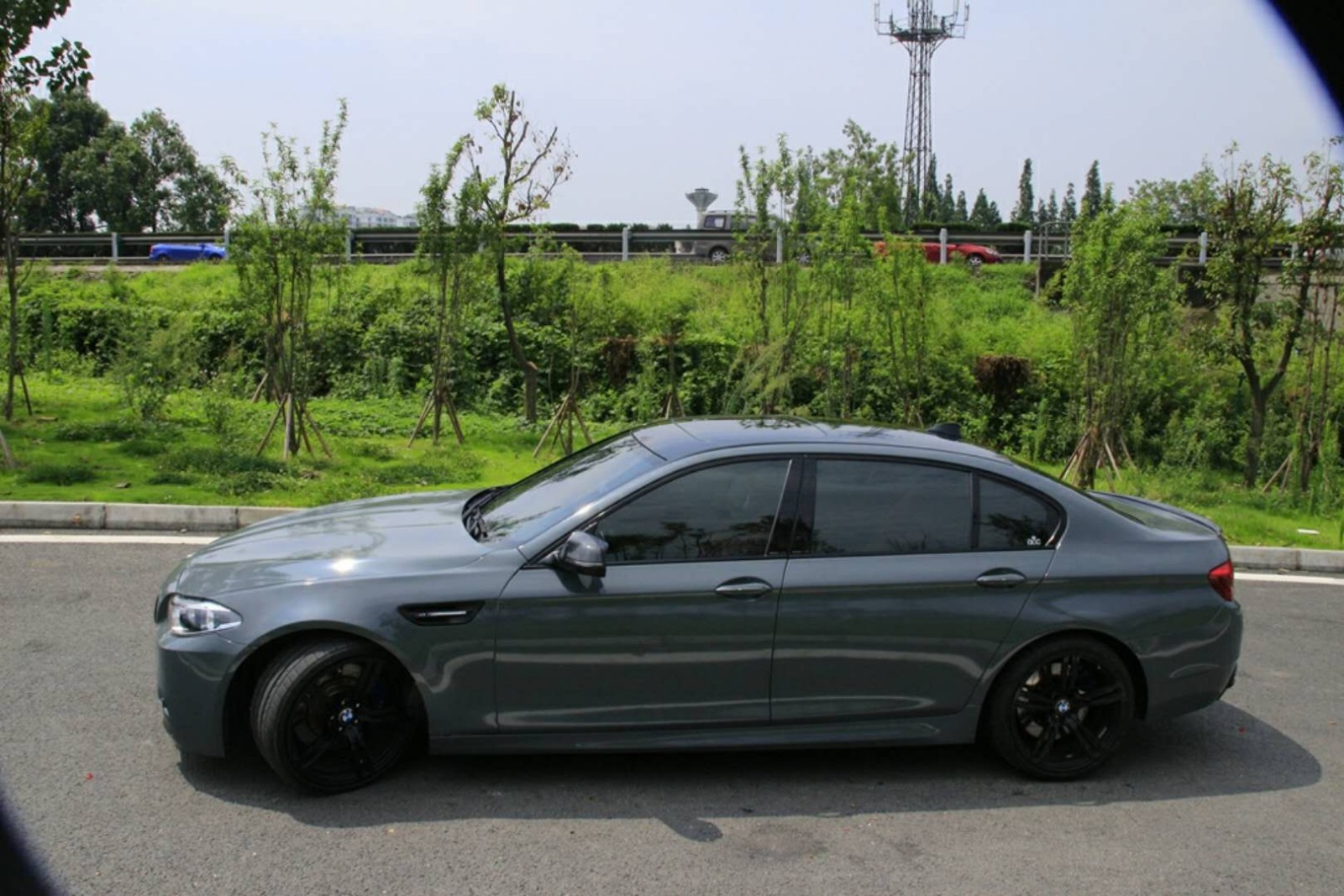 宝马汽车改色高亮水泥灰施工欣赏宝马高亮水泥灰