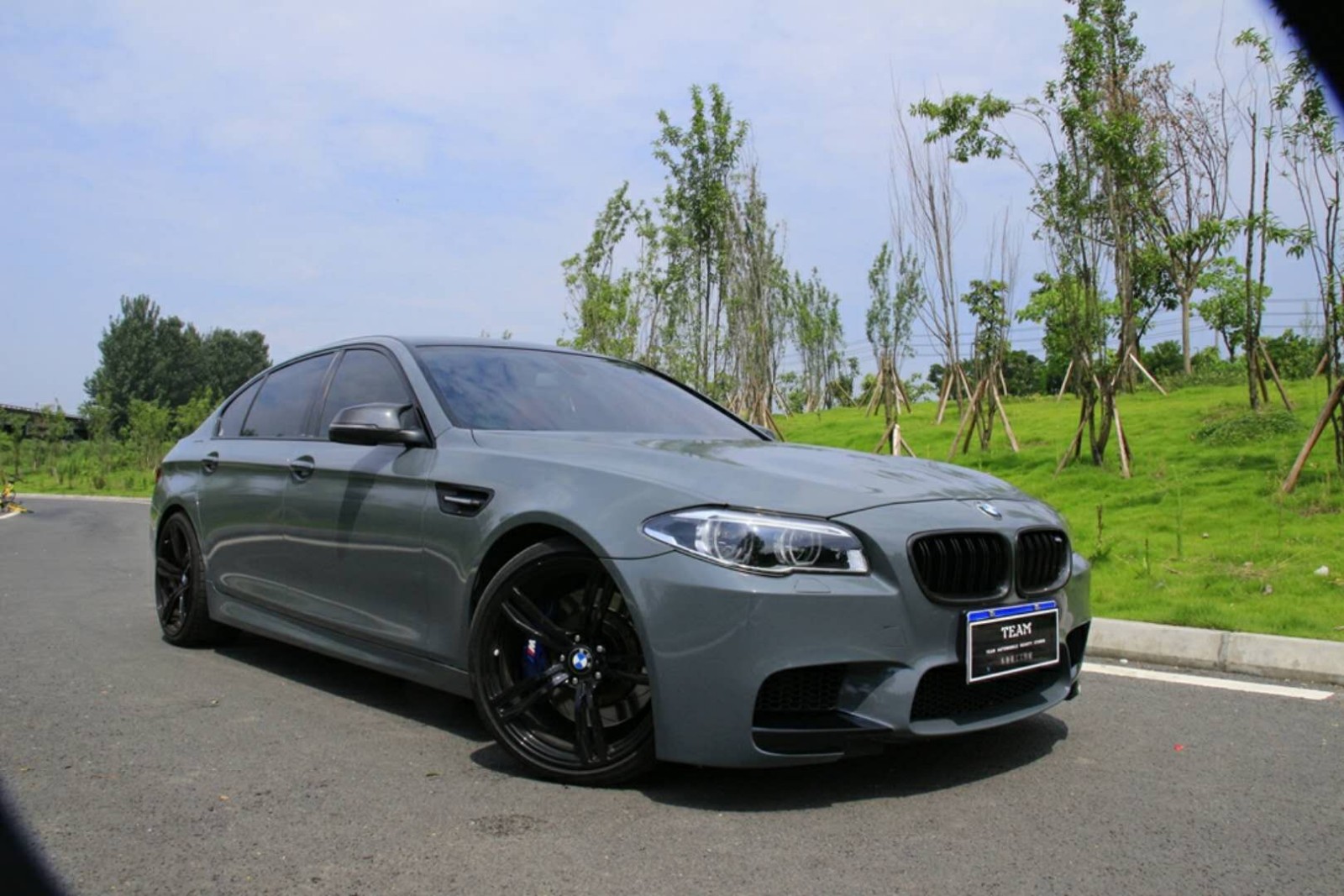 宝马汽车改色高亮水泥灰施工欣赏宝马 高亮水泥灰