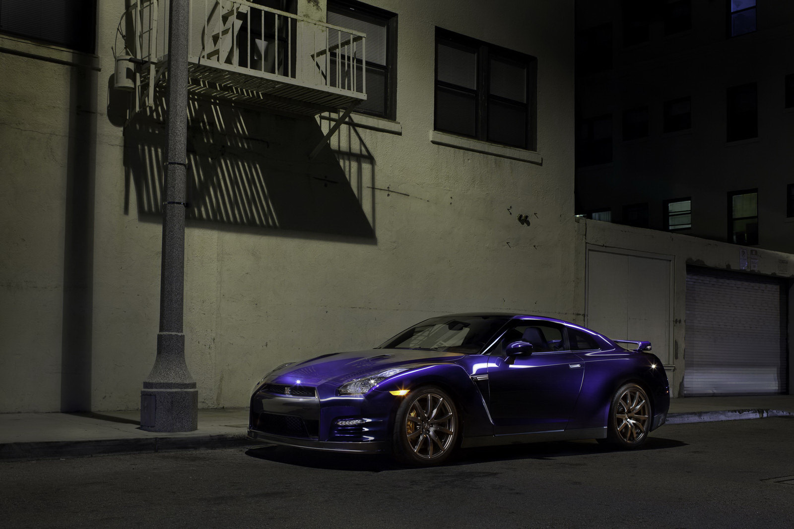 只要15万就能买崭新的gtr,双座敞篷自带宽体,油耗比飞度还低!