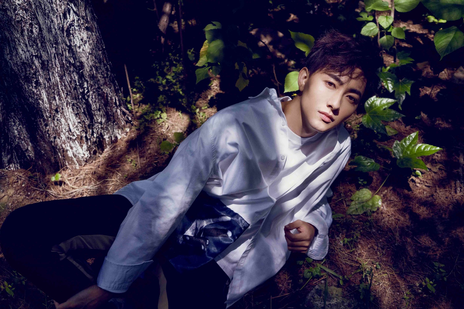 宋涵宇森系写真曝光 白衣明眸干净帅气