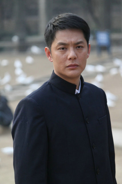 她与丈夫是校友,用21年捧红丈夫,离婚后带着儿子单身至今!