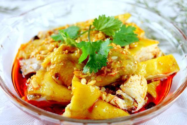 如何做一道正宗的川味白斩鸡?