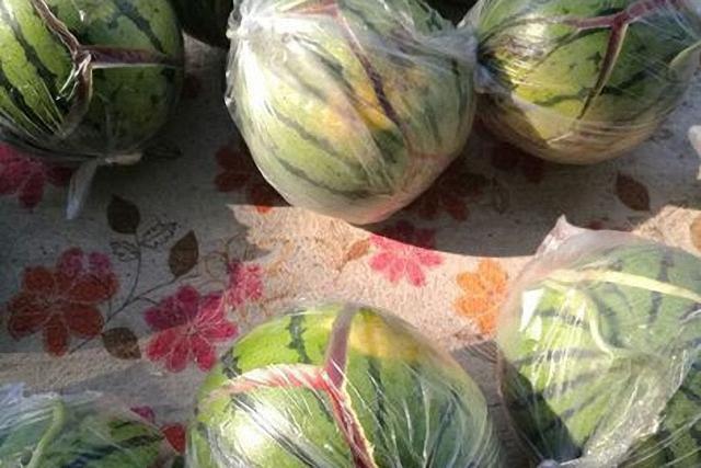 农村大妈这招太绝了,套个袋,说句话,裂瓜就全卖完了|大妈|西瓜|农村