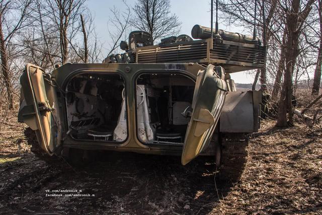 BMP-2铠甲化形象超猛：全身堆满装甲块武装到牙齿|战车|炮塔|车体_新浪新闻