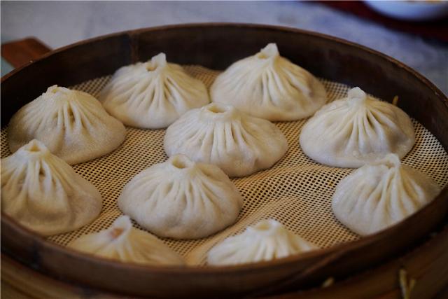 品美食看表演,上河小吃城寻老开封味道|宋都御街|开封|灌汤包_新浪新