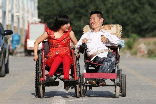 他们虽然都是残疾人,虽然行动不便,但是他们却感动了很多人!|雪儿|残疾人|小磊_新浪新闻