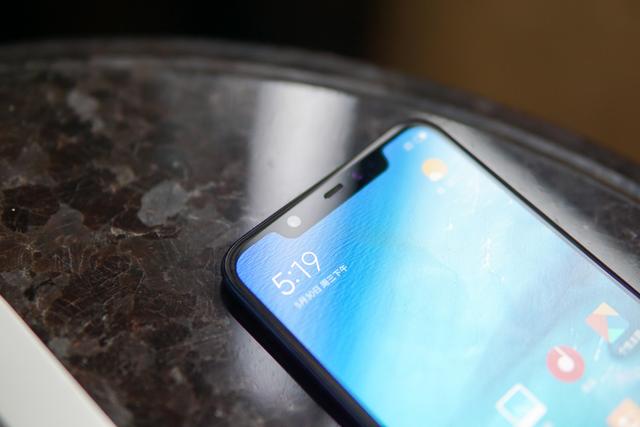 小米8亮蓝色标准版首发上手, 还是很漂亮的