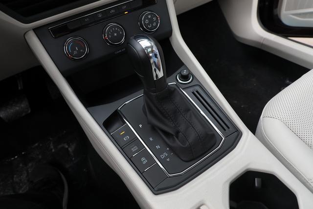 汽车天天评: 大众朗逸, 重磅经典轿车全新上市!