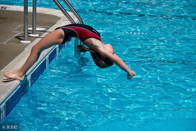 赵沁心就是曾经被开除的一位跳水运动员,由于赵沁心年轻漂亮,所以很多