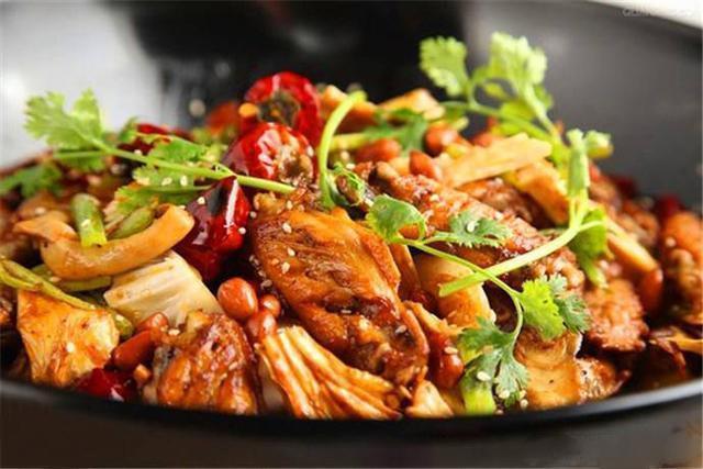 美食推荐:沸油鸡, 毛血旺,麻婆茄子, 麻辣香锅
