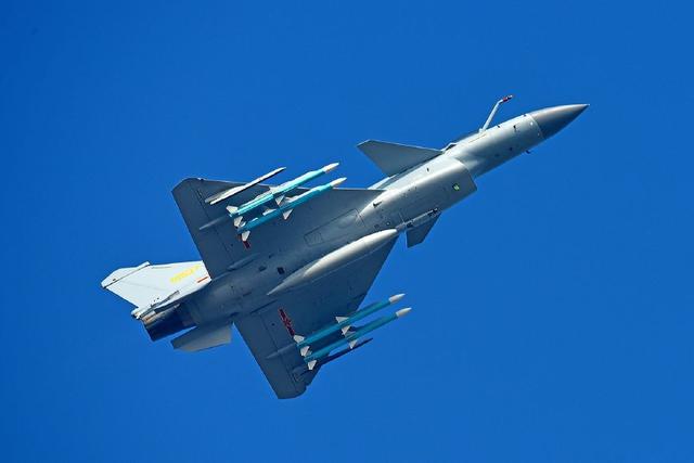 歼10不但发挥着保家卫国的作用还为我国研发战机留下宝贵的经验