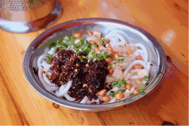 来来来,早餐来一碗贵阳素粉.