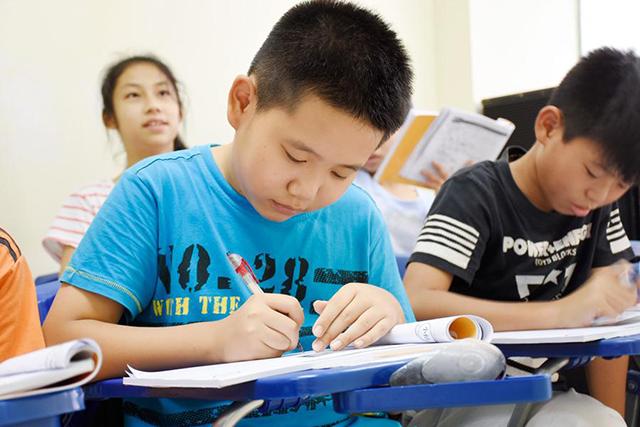 逼孩子上辅导班,有没有必要?重不在学习,而是培养这两方面技能