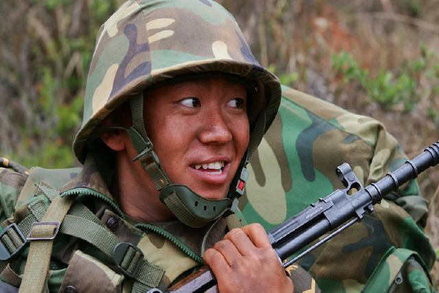 困境中你是否还记得,许三多,不抛弃不放弃了|许三多|王宝强|士兵突击