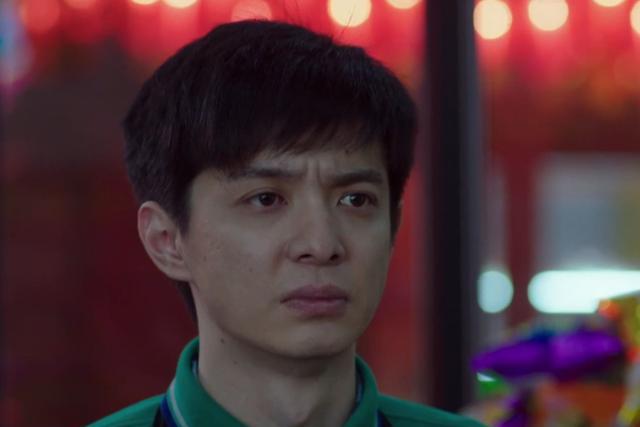 夏冬青发现自己和赵吏互换了身体,赵吏竟要求找山神帮忙了.