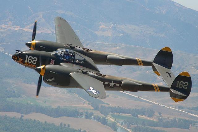 二战日本飞行员眼中的恶魔,美军致胜的法宝 p-38"闪电"战斗机