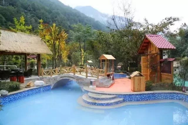 甘孜贡嘎神汤温泉酒店中国高山温泉中海拔最低的冰川温泉