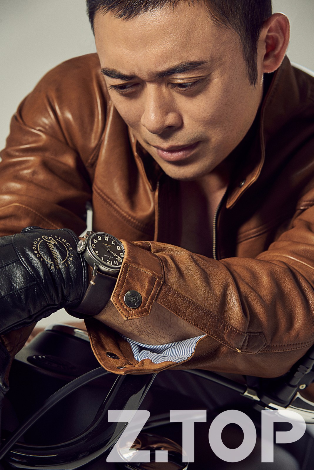 近日,演员樊少皇曝光一组机车写真大片.